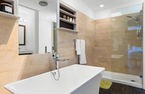 Hilltop Designer Midcentury Modern 4BR Pool HotTub - Foto 35