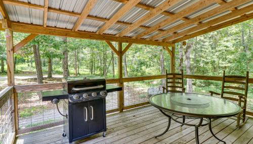 Serene and Secluded Alabama Cabin with Covered Deck! - Foto 4