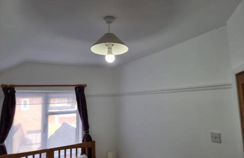 Entire 3 bedroom home with Parking in Welling, London, UK - Photo 27
