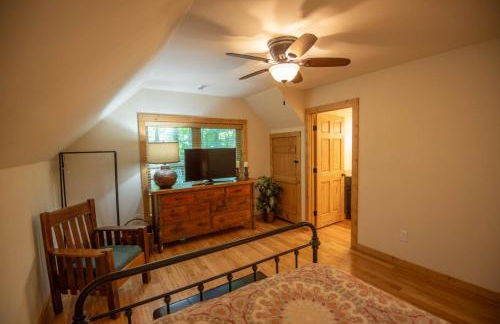 Updated 2 Bd Cabin, Hot Tub, Mins to New River & Parkway - Foto 17