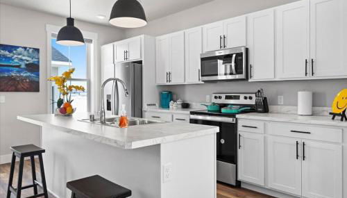 Stay with Style in this Townhome - Photo 2