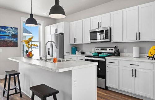 Stay with Style in this Townhome - Photo 2