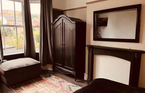 Spacious 5 Bedroom Home in Central Kidderminster with Private Parking and Electric Vehicle Facilities, Easy Access to Birmingham and Nearby Towns - Foto 11