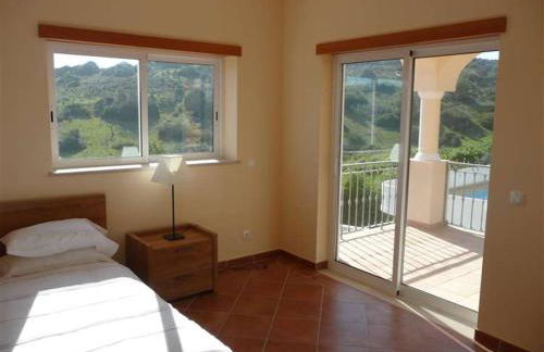 Lovely Burgau villa just 3 mins walk from beach - Foto 13