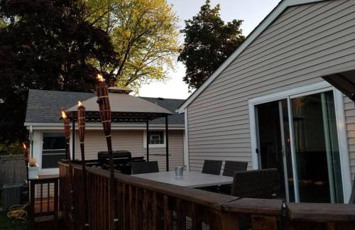 Chain O Lakes Nautical 4Bed 3Bath Waterfront with Bonus Room, Large Deck and Hot Tub - Foto 19