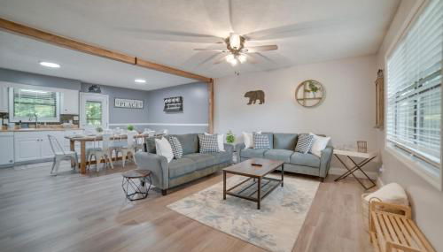 Kodak Getaway with Covered Decks and Game Room! - Foto 2