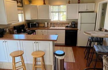 Cheerful pet-friendly bungalow right in town - Foto 4