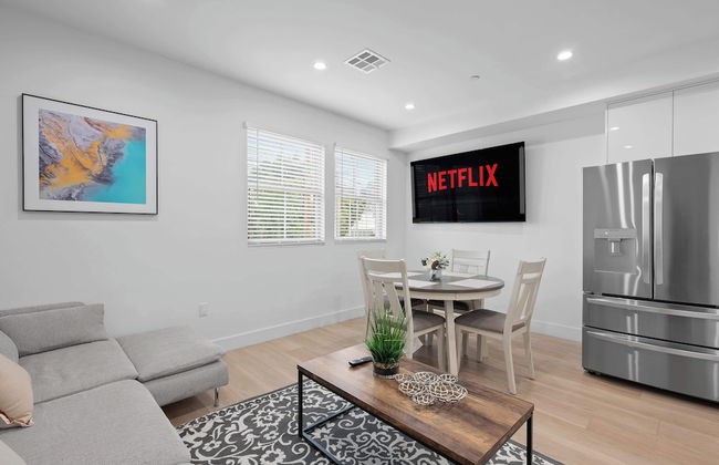 Not Affected by the Fire/modern 5BR Home With Full Amenities & Parking #2 - Foto 33