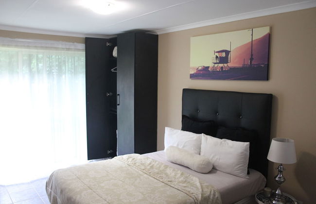 Chic & Serene 1-Bed Haven in Roodepoort - Photo 6