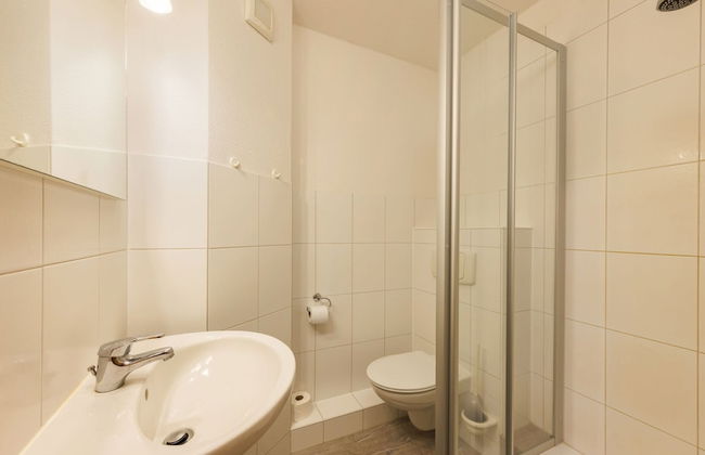 Cozy Holiday Home with Wood Burning Stove near Water - Foto 10