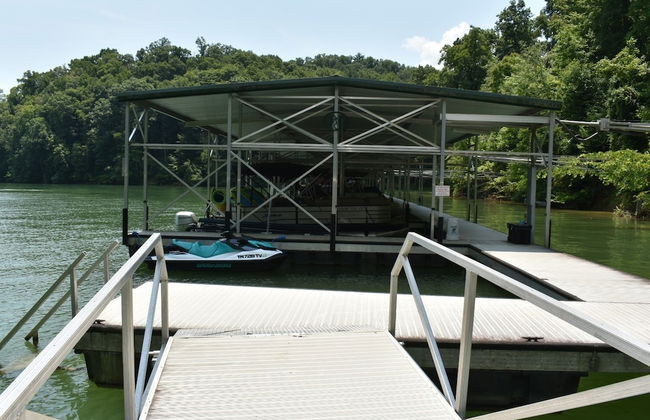 Tree Top Lodge - Gorgeous Lake Cabin With Hot Tub & Magnificent Views Of Forests And Mountains! 3 Bedroom Cabin by Redawning - Foto 38