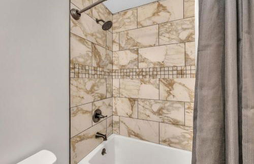 Single Story Pet Friendly Home, with Fenced Yard, Fire Pit, 5min to Downtown!! - Foto 22