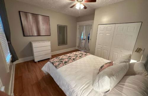 Charming 2BR Home with Office - Photo 2