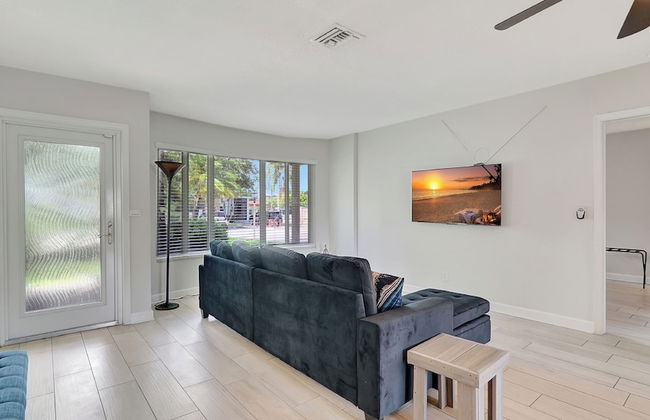 Waterfront Villa Private Pool! - Foto 16