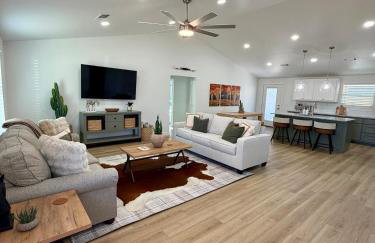 Lucky Cowboy Lodge Near WinStar - Cozy 3BR Home - Foto 1