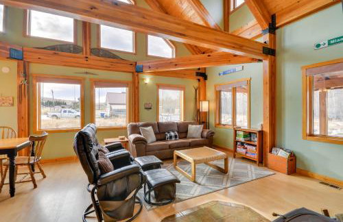 Off The Beaten Path Cabin with Mtn Views and Hot Tub - Foto 3