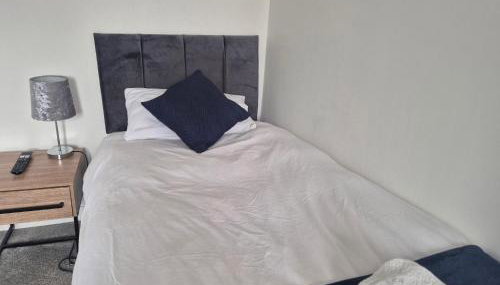 5 bedroom house - Cheshire Oaks - Foto 2