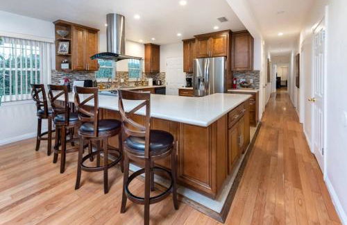 Central LA Bliss: 5 BR Home, BBQ, Perfect Location - Foto 4