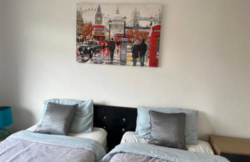 A Home from Home -2 Bed Flat & Free Driveway Parking - Foto 38