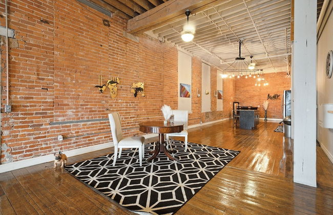 Queen G Investments 1 Bedroom Apts by RedAwning - Foto 25