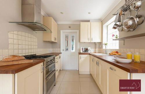 Maidenhead - 4 Bedroom House With Driveway & Garden - Foto 11