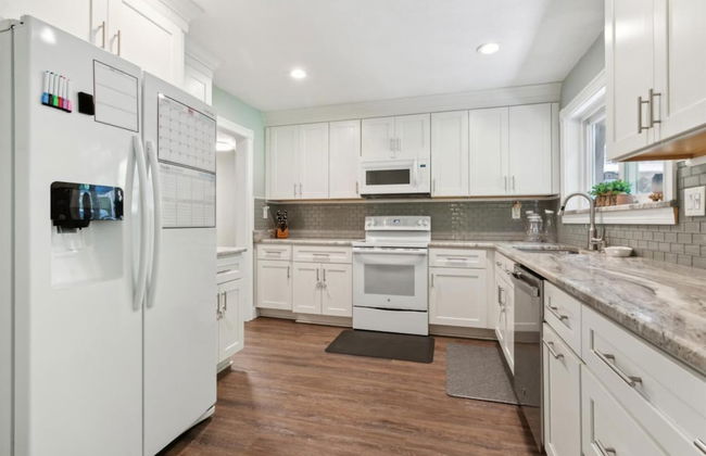 Enchanted Forest - 4 2 30 day pet Friendly - Photo 14