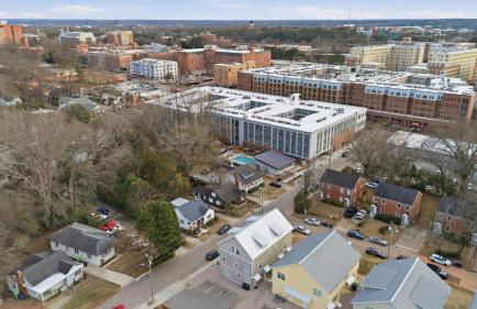 4BR Themed Stay Suite Near NC State Downtown Sleeps 10 - Foto 48