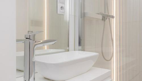 Apartament Bielany 3 min from metro with 5-meals per day diet catering, air conditioning and free parking - Foto 3, Shower