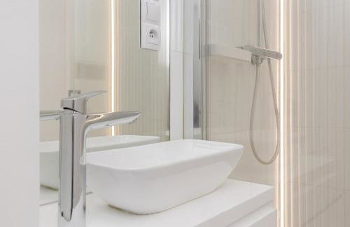 Apartament Bielany 3 min from metro with 5-meals per day diet catering, air conditioning and free parking - Foto 3