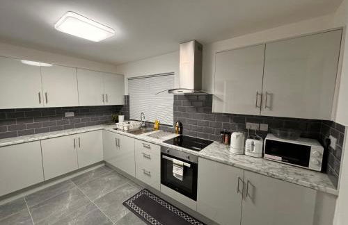 Newly decorated 4 bed home - Foto 16