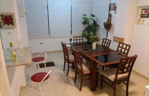 Ponta da Praia amplo 3dorm 3ban frente ao mar - Foto 12