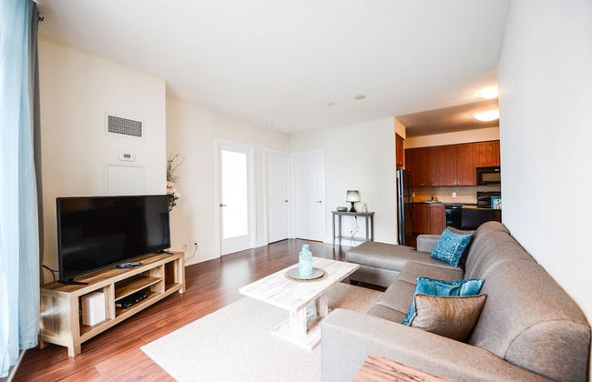 Sarkar Suites - 330 Burnhamthorpe Road - Photo 19