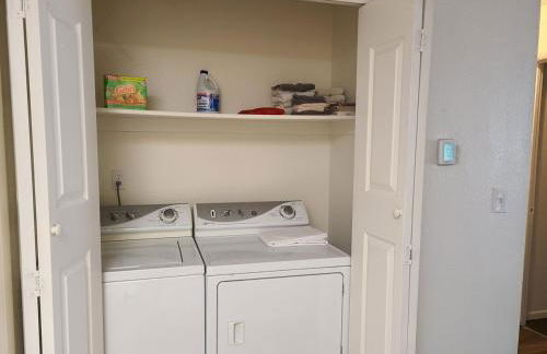 2 bed 2 bath downtown vegas near the strip - Foto 46