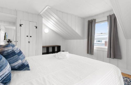 Seaside Serenity Steps to Beach Deck & Porch - Foto 48