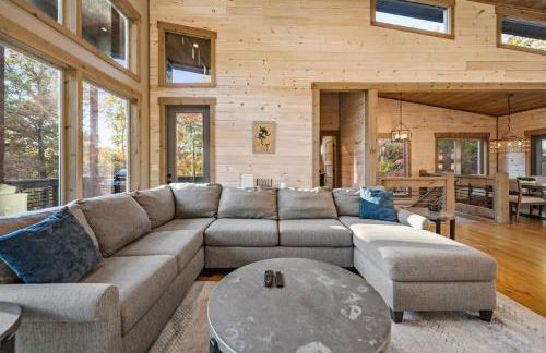 Honeysuckle Chalet - Luxe Mountain Chalet - Hot Tub, Wi-Fi, Pool Table, Party Deck, Fire Pit - 15 mins to Blue Ridge! - Foto 22