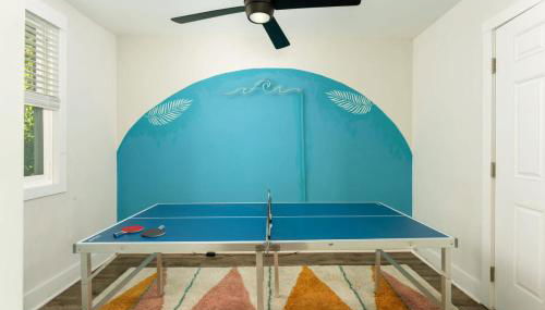 Downtown Retreat, 5BR Game Room & Pet Friendly - Photo 4, Game Room