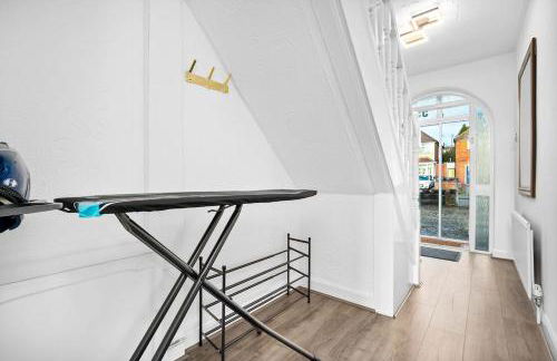 Marcot House Modern 5 bedroom house Solihull 10 mins drive from bhx & nec private off road parking - Foto 10