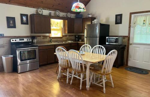 Deluxe Cabin #10 with Jacuzzi on Patoka Lake in Southern Indiana - Foto 5