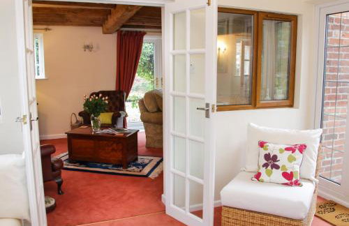 Cream Door Cottage - Photo 8