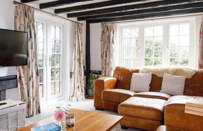 Tranquil Luxe in Country Cottage - Photo 14