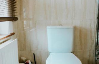 Horsham 3 Bed House With Garden - Photo 9