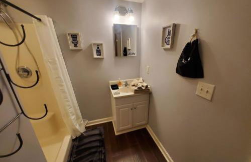 Gorgeous Cabin by Lake with Waterview and walking access - Foto 25