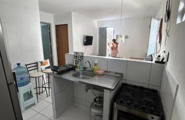 Casa Aconchegante com 2 quartos a 9 minutos de carro para as praias mais procuradas da região - Foto 6