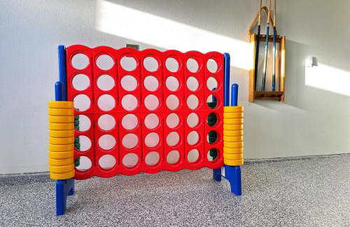 Spacious Disneyland Retreat for 12 wGame Room, Pool Table, King Bed & EV-Friendly - Foto 37