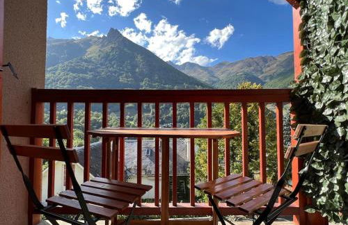 T3 rénové avec balcon, vue montagne et Parking. - Photo 3