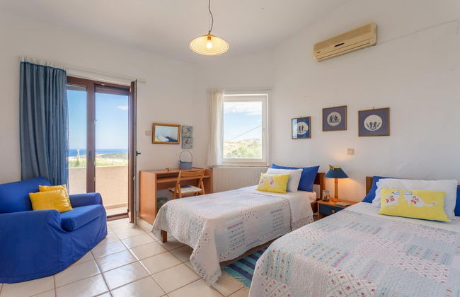 Villa Armi Large Private Pool Walk to Beach Sea Views A C Wifi Eco-friendly - 2809 - Foto 30