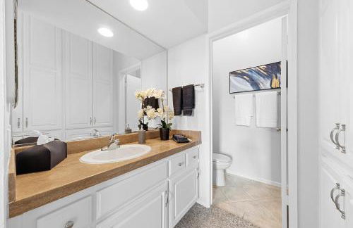 Beverly Hills Penthouse 2 BR Apt with Parking 407 - Photo 27