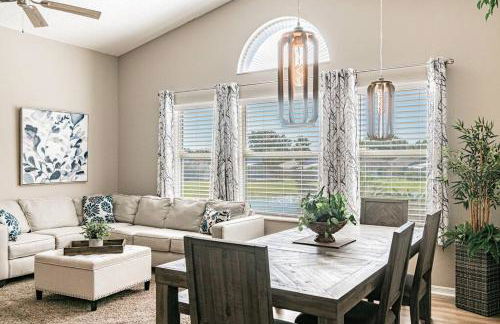 THIS IS PARADISE FOUND! Private In-Ground Pool Home, Views, Near Dis, NO Steps, LOW Rates! - Foto 2