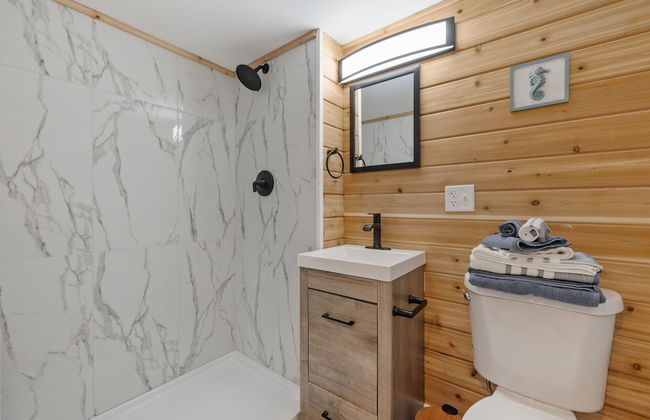 Modern Condo Perfect For Winter Rental - Photo 12