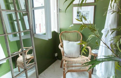 La Suite Chammarzt - Insolite - Escapade à deux -JungleRoom - baignoire balnéo privative - centre historique - Foto 10